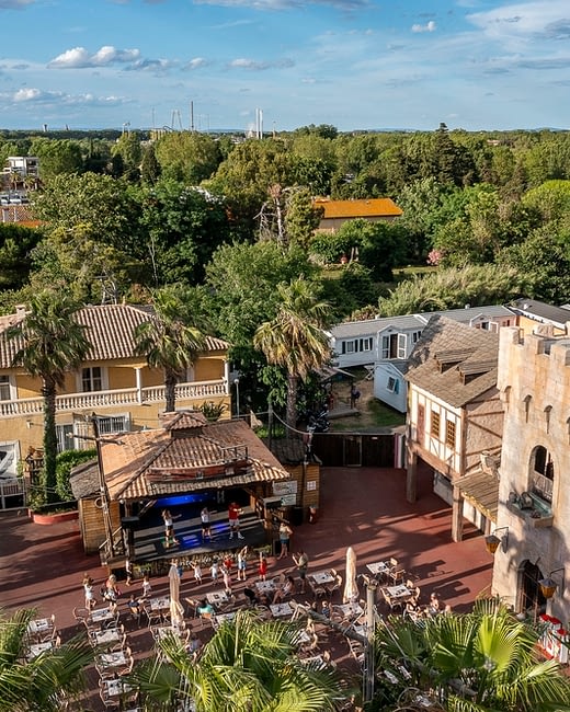 Camping Californie Plage - Le cœur de village - Vue aérienne du cœur de village