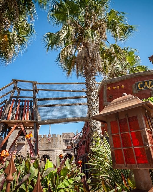 Camping Californie Plage - Galerie photo - Aire de jeux et pont suspendu