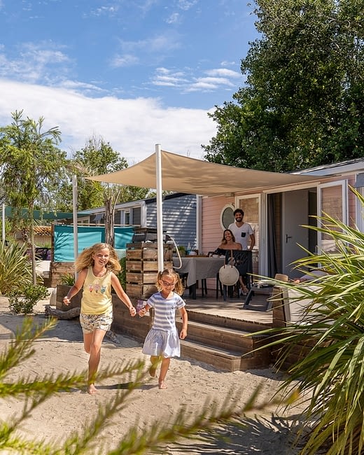 Camping Californie Plage - Galerie photo - Extérieur et terrasse d\'un hébergement Premium