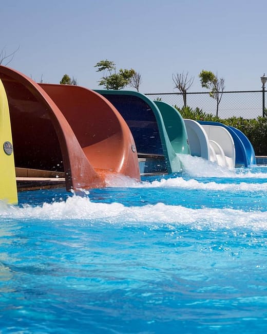 Toboggans, attractions et infrastructures