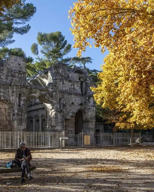 Visiter N&icirc;mes