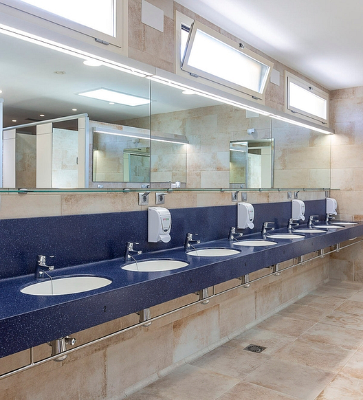 Amfora campsite - Services and shops - Showers and washbasins in one of the 4 sanitary facilities