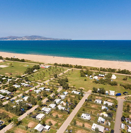 Camping Amfora - Le camping - Emplacements et accès à la mer