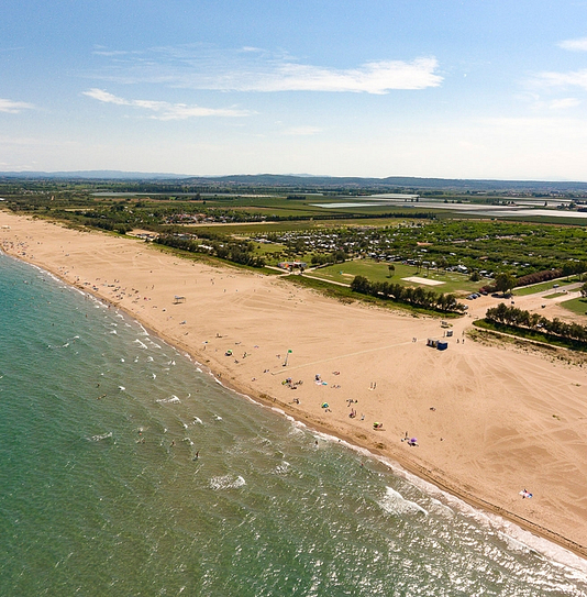 Camping Amfora - Le camping - Plage de sable fin en accès direct