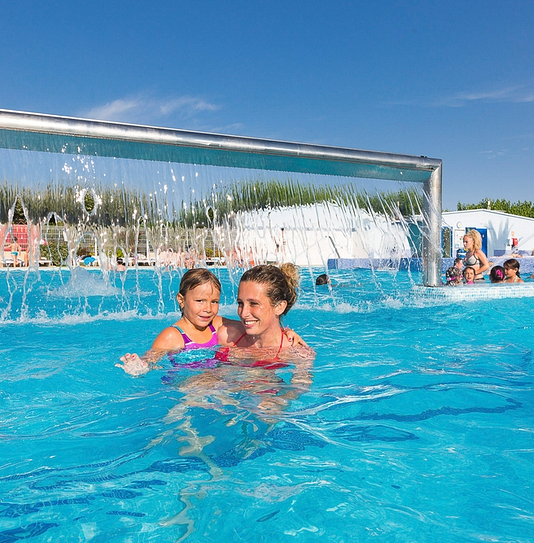 Campingplatz Amfora - Die Badelandschaft - Entspannungsbecken mit Wasserdüsen