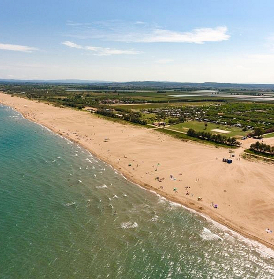 Campingplatz Amfora - Der Strand -  Luftaufnahme des Strands und direkter Zugang vom Campingplatz aus