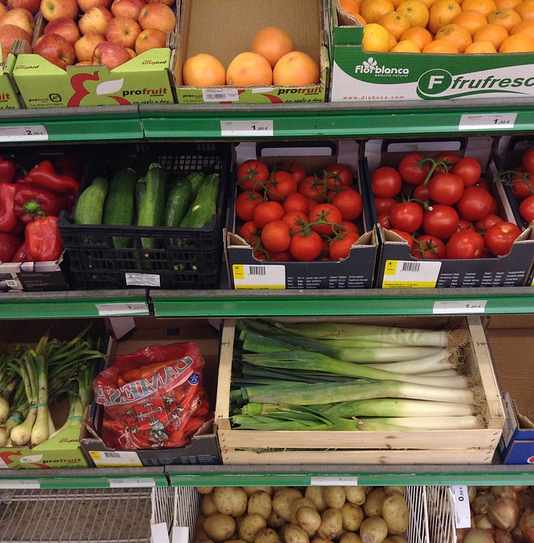 Campingplatz Amfora - Dienstleistungen und Geschäfte - Verkauf von Gemüse und Obst im kleinen Supermarkt