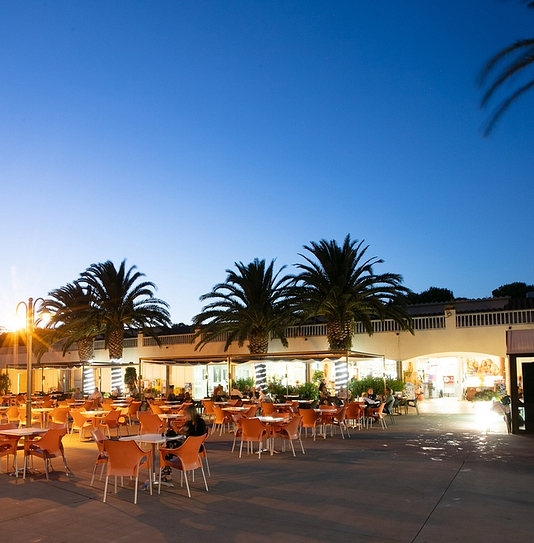 Amfora campsite - Evening events and shows - View of the restaurant by night