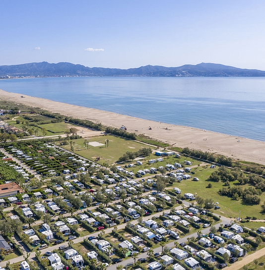 Camping Amfora - Le camping - Vue aérienne générale sur les emplacements et la plage