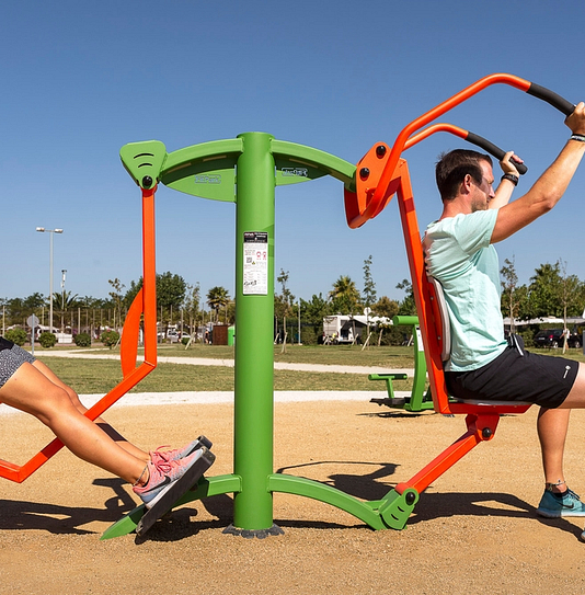 Campingplatz Amfora - Aktivitäten und Animationen - Muskelaufbaugerät im Fitness Park