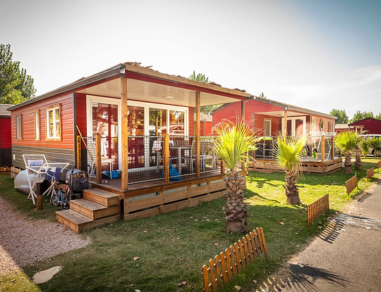 Camping Californie Plage - Accommodaties - Stacaravan Cap\'tain Sparrow Premium - Uitzicht op het terras
