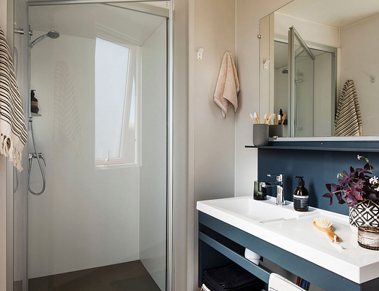 Camping Californie Plage - Hébergements - Mobil-home Curacao Prestige  -  Salle de bain 