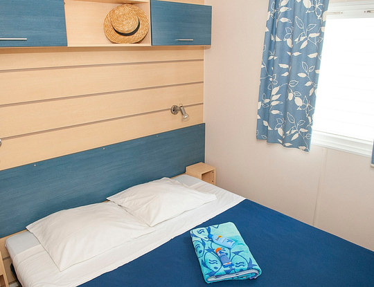 Camping Californie Plage - Hébergements - Mobil-home Maho Prestige - Chambre avec lit double