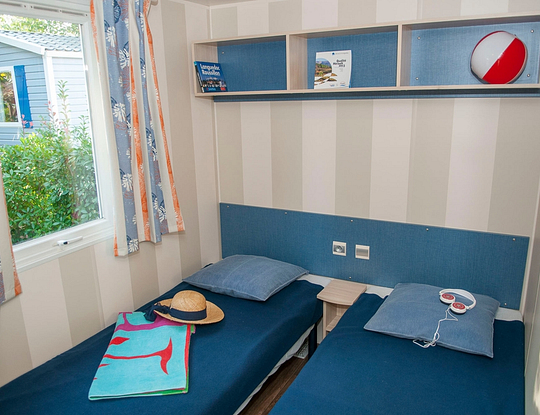 Camping Californie Plage - Hébergements - Mobil-home Maho Prestige - Chambre avec deux lits simples