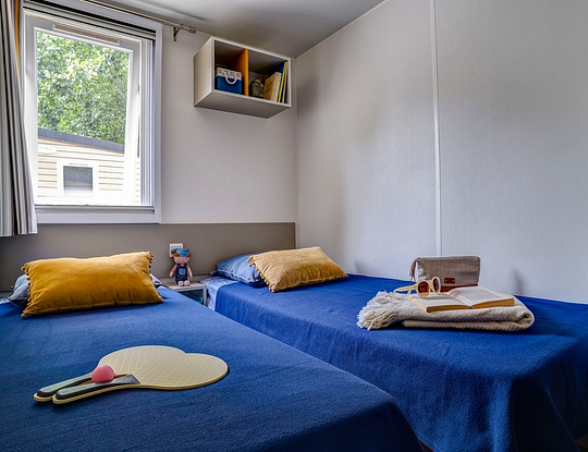 Camping Californie Plage - Hébergements - Mobil-home Moorea Superieur - Chambre avec deux lits simples