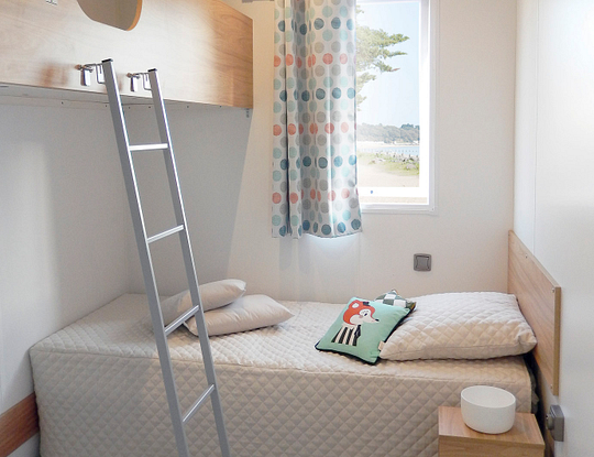 Camping Californie Plage - Hébergements - Mobil-home PMR -  chambre avec deux lits simples superposés