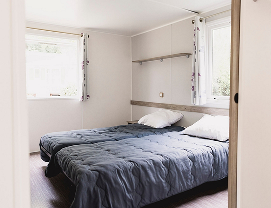 Camping Zelaia - MH Confort PMR 4 personnes - Chambre adaptée aux personnes à mobilité réduite