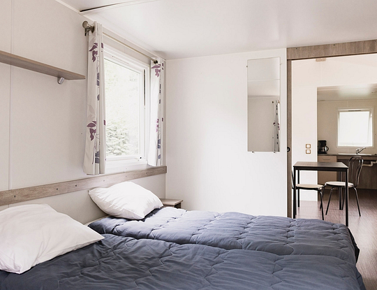 Camping Zelaia - MH Confort PMR para 4 personas - Habitación con 2 camas individuales