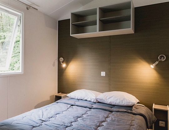 Camping Zelaia - Mobil-home superior para 6 personas - Dormitorio con cama doble
