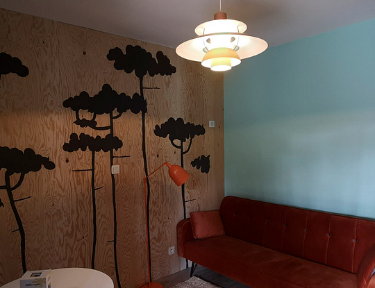 Camping Les 2 Etangs - Appartement Confort 2p - Salon avec décoration moderne