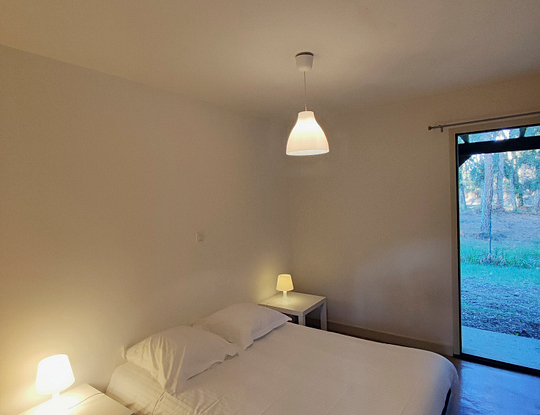 Camping Les 2 Etangs - Appartement Confort 2p - Chambre avec grand lit double