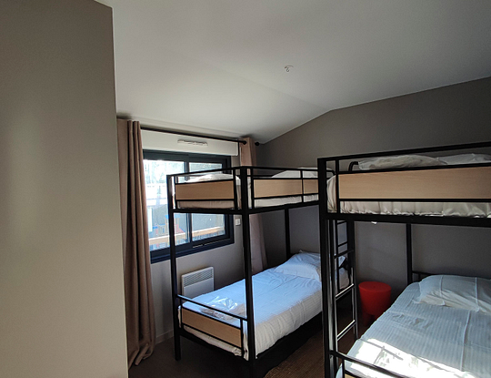 Camping Les 2 Etangs - Appartement Premium 6p - Chambre avec lits superposés