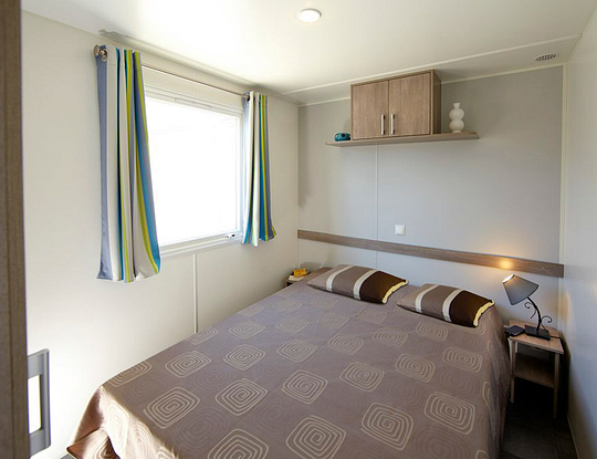 Camping Les 2 Etangs - Mobil home Standard 4p - Chambre avec lit double