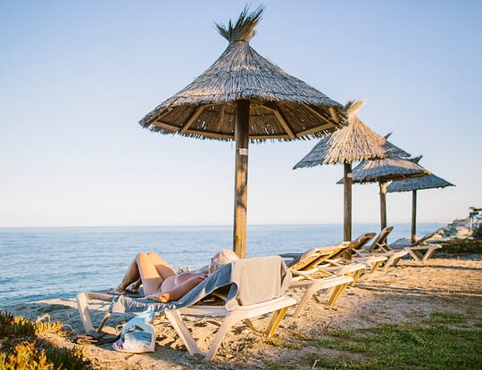 Domaine de Riva Bella Thalasso & Spa Resort - Solarium au bord de la mer