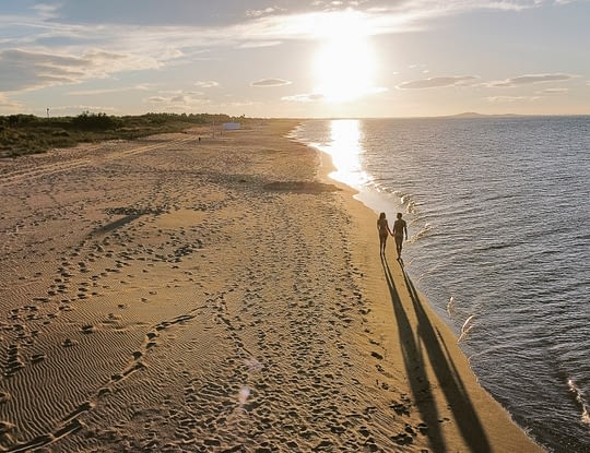 Camping Le Sérignan Plage Nature - Balade sur la plage en soirée