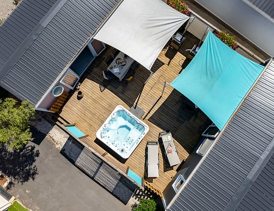 Camping Californie Plage - Hébergements - Mobil-home Caïcos Spa Tribu Premium - 