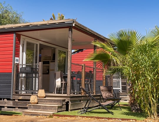 Campingplatz Californie Plage - Mietunterkünfte - Mobilheim Cap\'tain Sparrow Premium - Außenansicht der Mietunterkunft