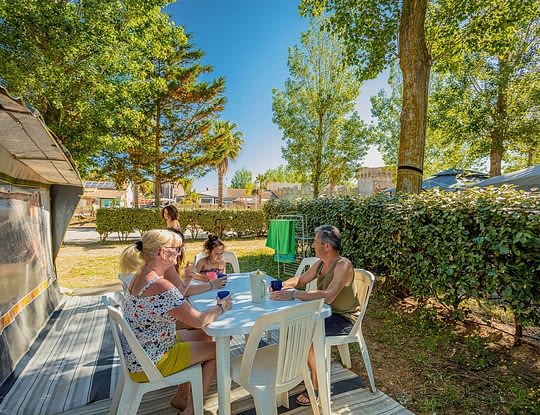 Camping Californie Plage - Hébergements - Emplacement confort pour caravane