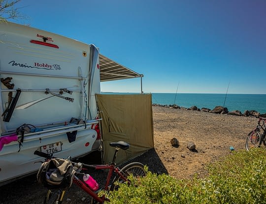 Camping Californie Plage - Hébergements - Emplacement vue mer pour caravanes en bord de mer