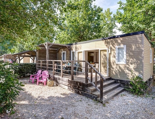 Camping Californie Plage - Hébergements - Mobil-home Cap\'tain Crochet 4 personnes  - Vue de la terrasse