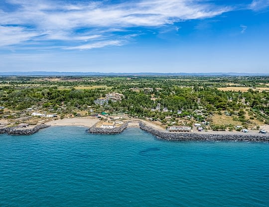 Camping Californie Plage - Galerie photo - Vue aérienne des plages et du bar \"Le Beach\"