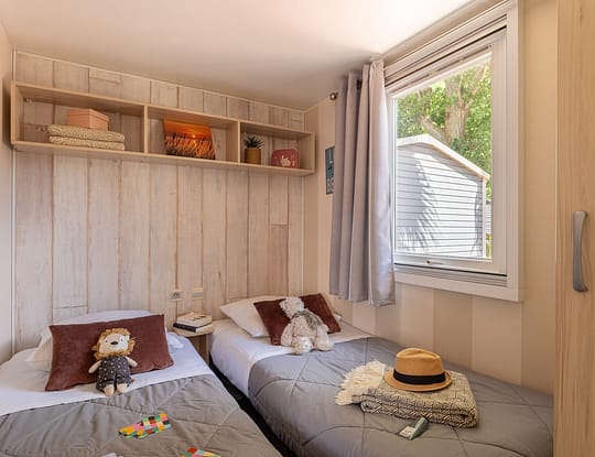 Camping Californie Plage - Accommodaties - Stacaravan Maho Prestige - Slaapkamer met twee eenpersoonsbedden