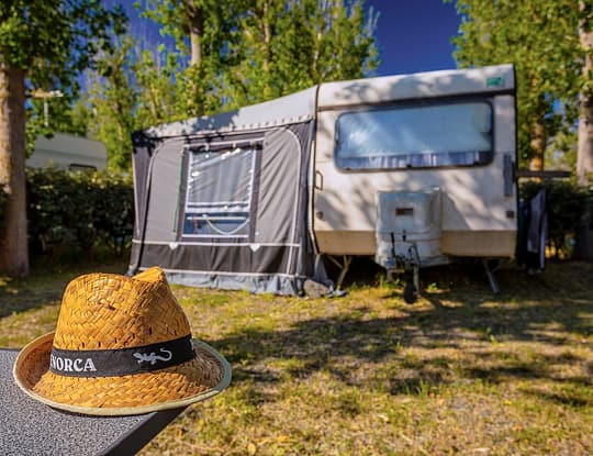 Camping Californie Plage - Hébergements - Vue de l\'emplacement confort