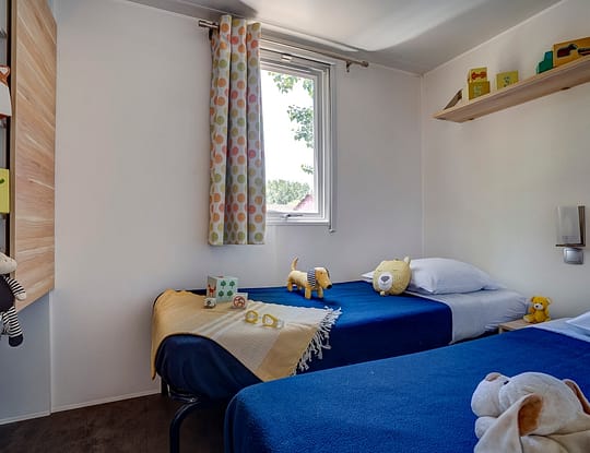 Camping Californie Plage - Hébergements - Mobil-home Cayo Coco 4 personnes - Chambre avec deux lits simples