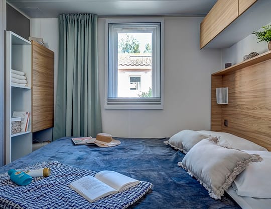 Campingplatz Californie Plage - Mietunterkünfte - Mobilheim Caïcos Premium - Zimmer mit Doppelbett