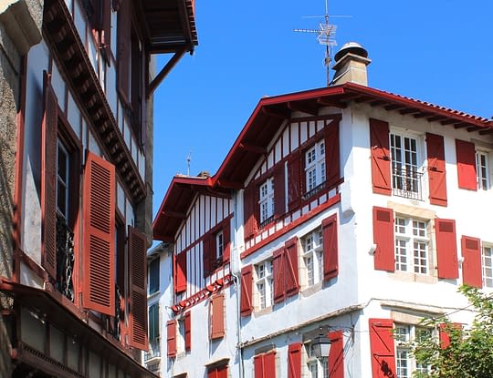 Camping Zelaia - Typical streets of Basque country