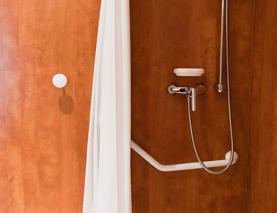 Camping Zelaia - MH Confort PMR 4 personnes - Grande douche