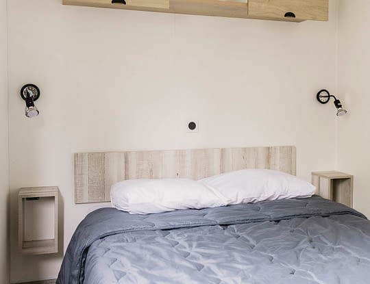 Camping Zelaia - Mobil-home sup&eacute;rieur 6 personnes - Grande chambre avec lit double