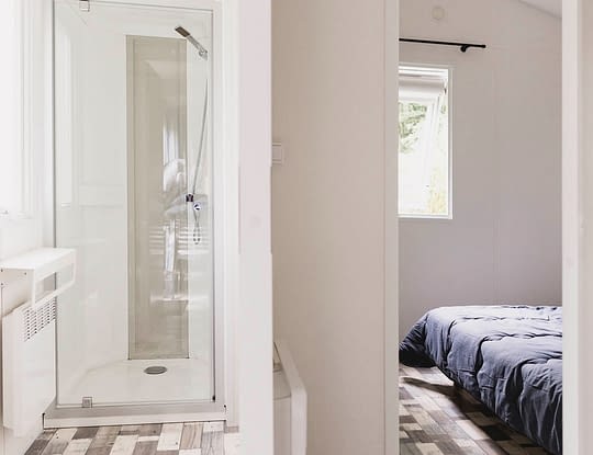 Camping Zelaia - Mobil-home sup&eacute;rieur 6 personnes - Chambre et salle de bain