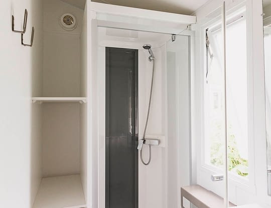 Camping Zelaia - Mobil-home sup&eacute;rieur 6 personnes - Sale de bain