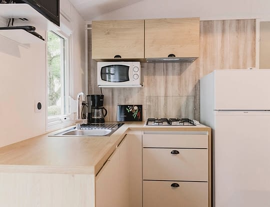 Camping Zelaia - Mobil-home sup&eacute;rieur 4 personnes - Cuisine