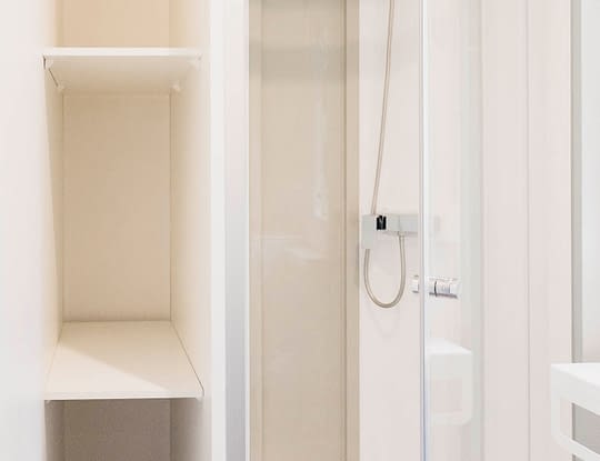 Camping Zelaia - Mobil-home sup&eacute;rieur 4 personnes - Douche