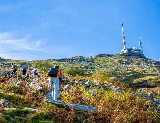 Camping Zelaia - Hiking at la Rhune