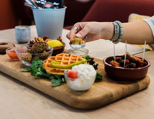 Camping Zelaia - Restauration - Pintxos servis au restaurant du Kaxu