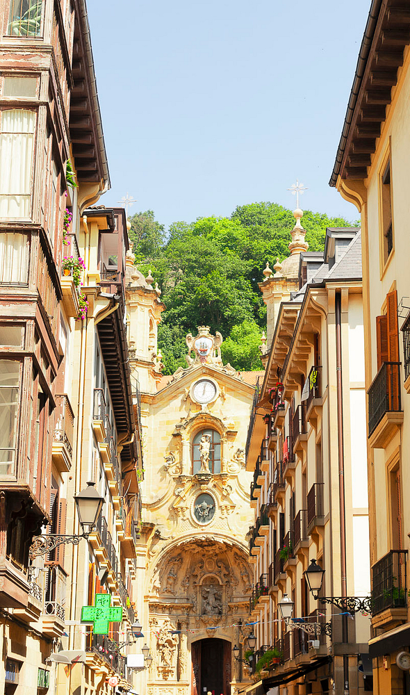 Camping Zelaia - Typical street of San Sebastian