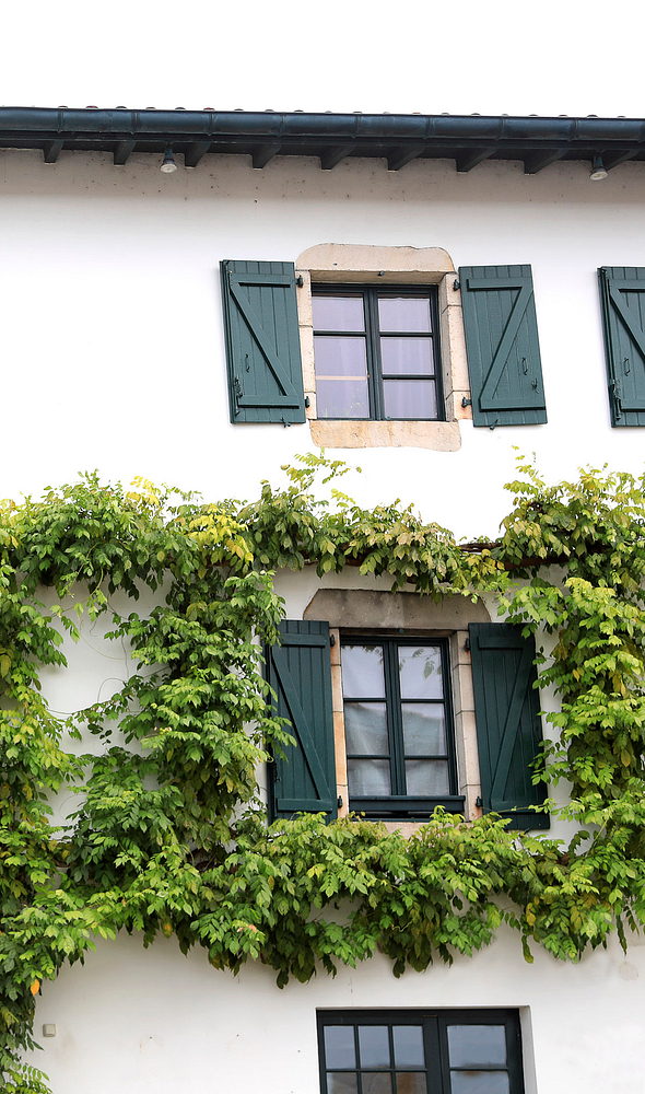 Camping Zelaia - House Facade in Ascain